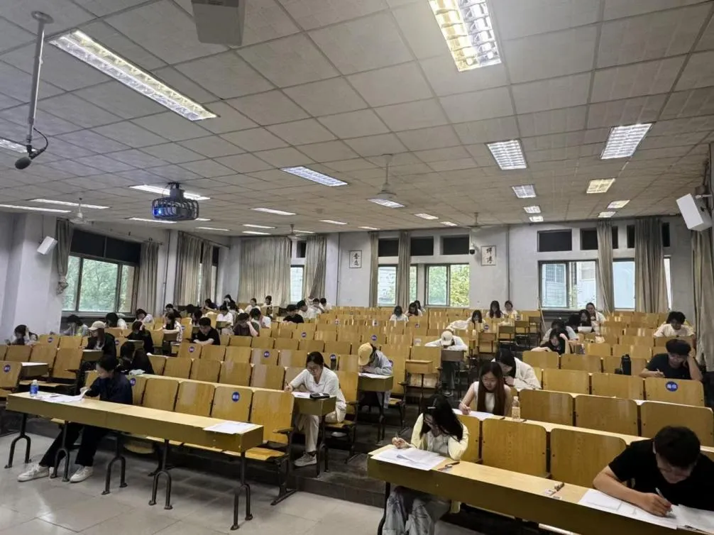 模拟练兵,蓄力冲刺!经济学院顺利举办四六级模考-第2张图片-四季读书网 模拟练兵,蓄力冲刺!经济学院顺利举办四六级模考-第2张图片-四季读书网