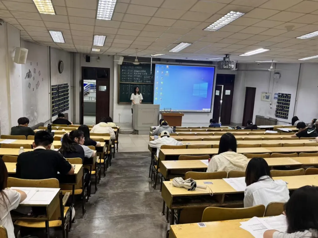 模拟练兵,蓄力冲刺!经济学院顺利举办四六级模考-第3张图片-四季读书网 模拟练兵,蓄力冲刺!经济学院顺利举办四六级模考-第3张图片-四季读书网