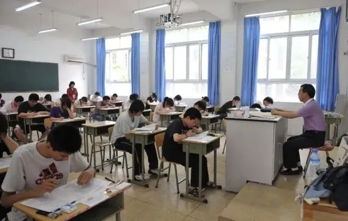 2026年高考试卷深度解析:命题变革逻辑与国家人才战略用意-第2张图片-四季读书网 2026年高考试卷深度解析:命题变革逻辑与国家人才战略用意-第2张图片-四季读书网