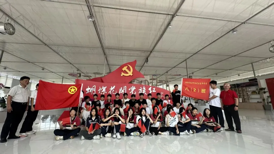 徒步共建笑迎中考,家校同心共话成长——龙潭中学八年级开展“共建赋能·自信迎考”远足暨家长会活动-第5张图片-四季读书网 徒步共建笑迎中考,家校同心共话成长——龙潭中学八年级开展“共建赋能·自信迎考”远足暨家长会活动-第5张图片-四季读书网