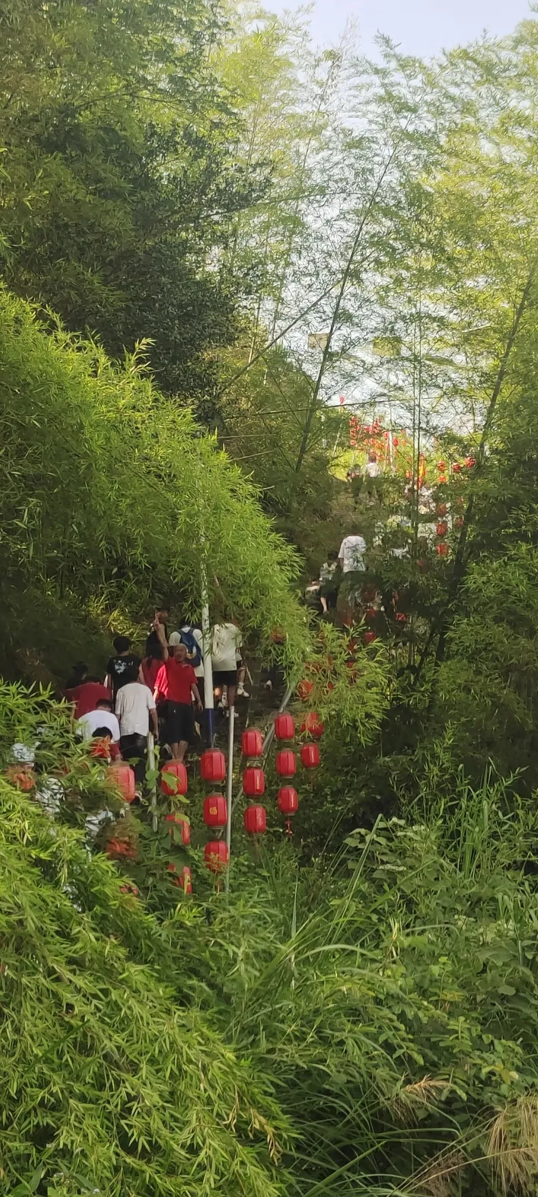 徒步共建笑迎中考,家校同心共话成长——龙潭中学八年级开展“共建赋能·自信迎考”远足暨家长会活动-第10张图片-四季读书网 徒步共建笑迎中考,家校同心共话成长——龙潭中学八年级开展“共建赋能·自信迎考”远足暨家长会活动-第10张图片-四季读书网