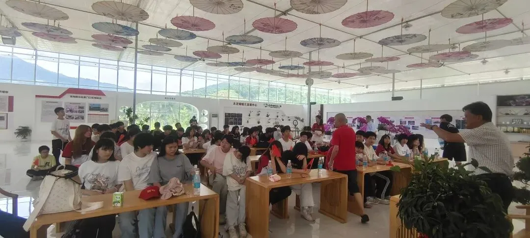 徒步共建笑迎中考,家校同心共话成长——龙潭中学八年级开展“共建赋能·自信迎考”远足暨家长会活动-第13张图片-四季读书网 徒步共建笑迎中考,家校同心共话成长——龙潭中学八年级开展“共建赋能·自信迎考”远足暨家长会活动-第13张图片-四季读书网