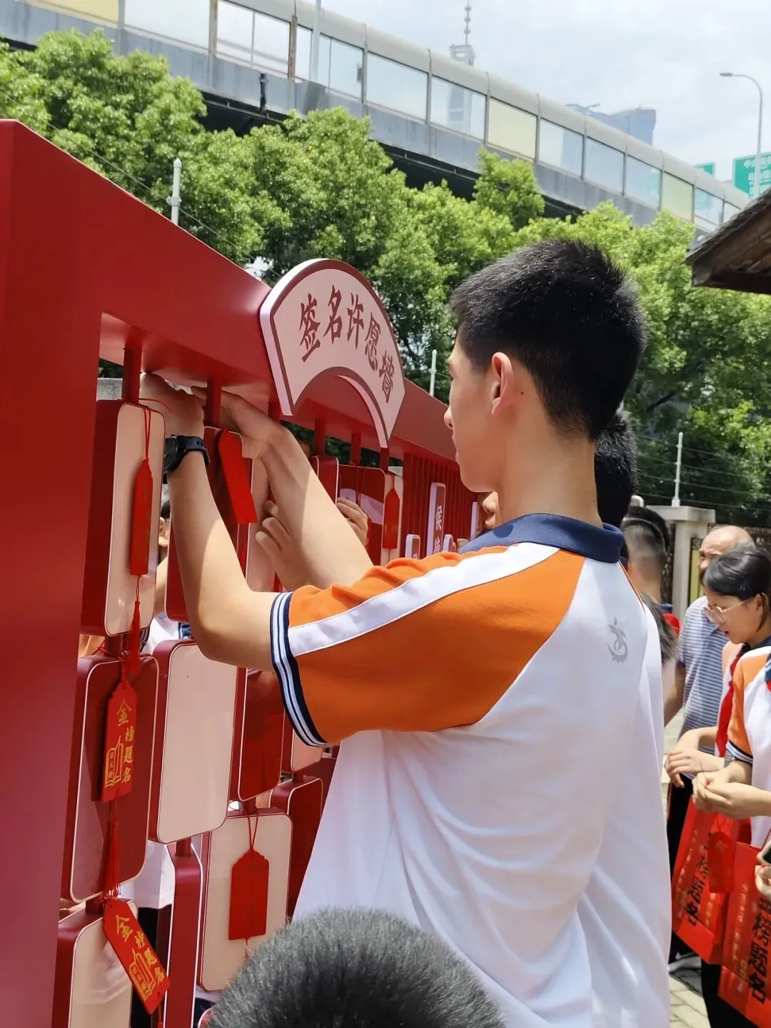 中考在即|不刷题不内卷,一群中学生去学霸故里“加满油”-第54张图片-四季读书网
