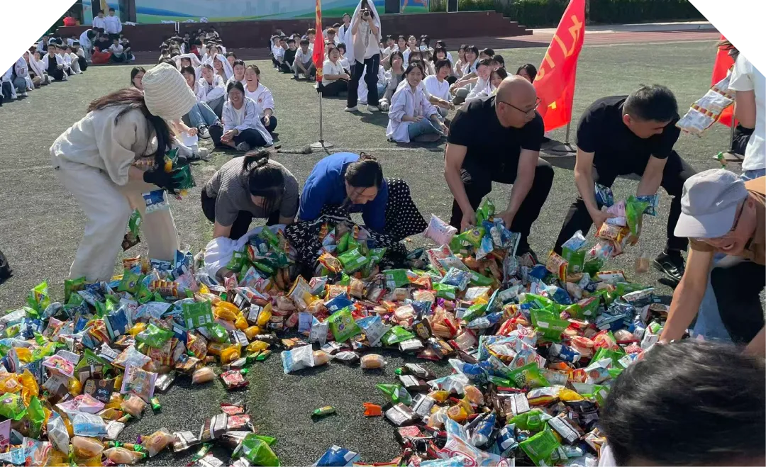 抢走备考压力 “食”力迎战中考——商丘八中九年级趣味减压活动温情启幕-第11张图片-四季读书网 抢走备考压力 “食”力迎战中考——商丘八中九年级趣味减压活动温情启幕-第11张图片-四季读书网