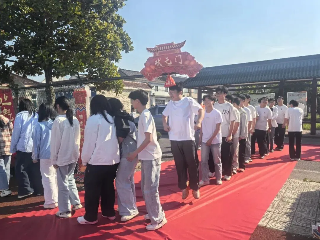中考减压,社区助梦|花苑社区开展“高'粽'状元,一举夺'葵'”中考助力减压大会-第9张图片-四季读书网 中考减压,社区助梦|花苑社区开展“高'粽'状元,一举夺'葵'”中考助力减压大会-第9张图片-四季读书网