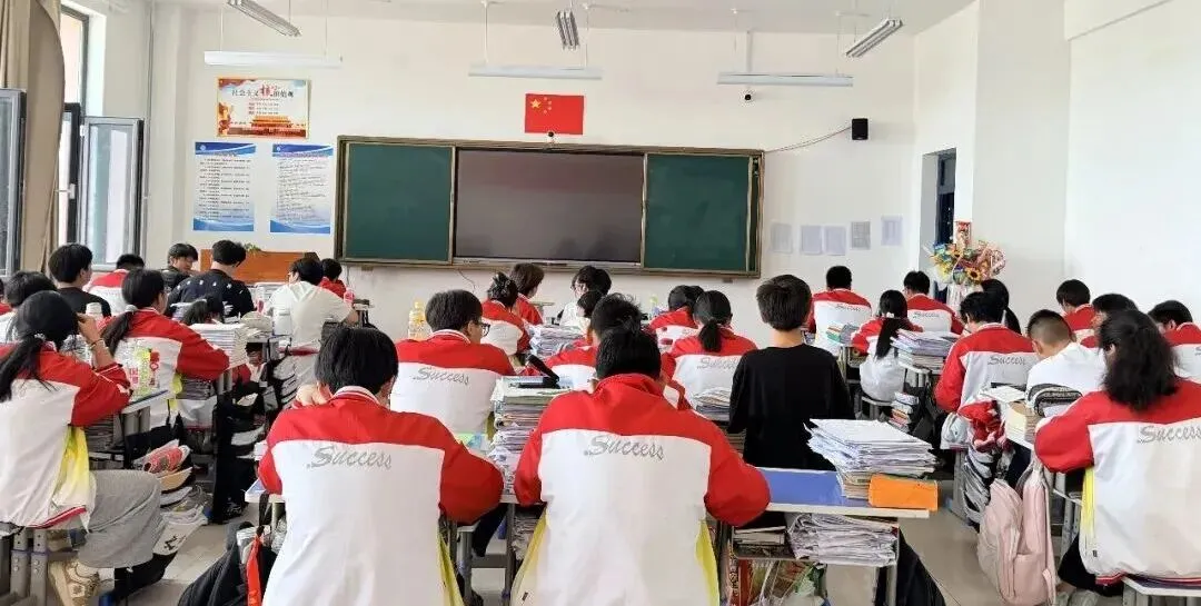 中考倒计时6天!成功中考师生携手战中考-第8张图片-四季读书网