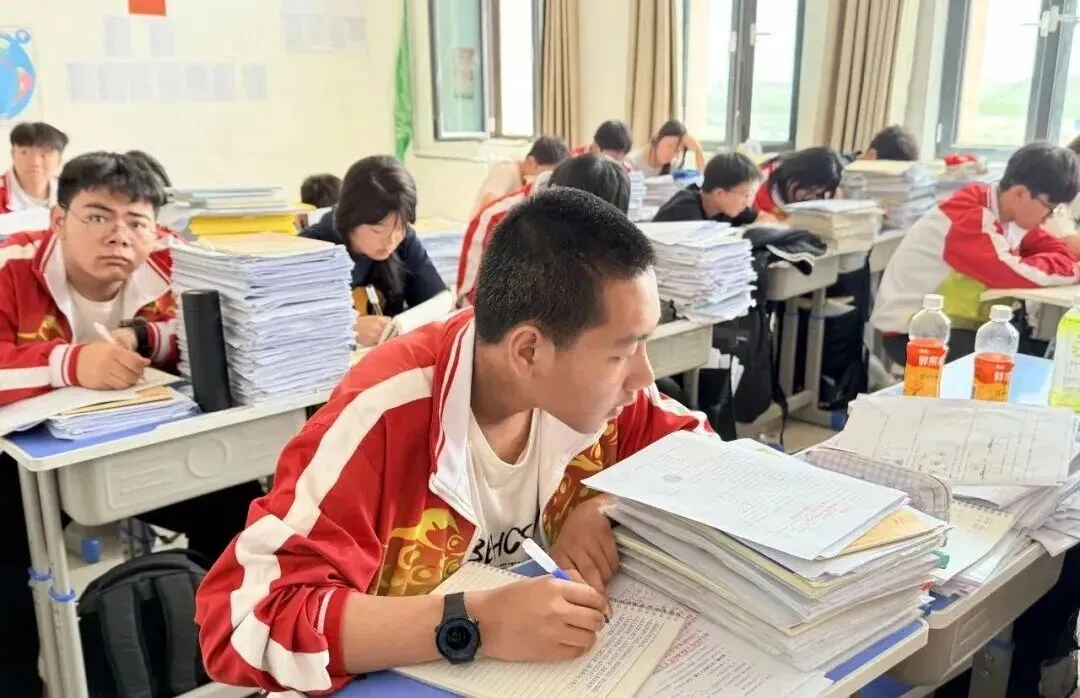 中考倒计时6天!成功中考师生携手战中考-第9张图片-四季读书网