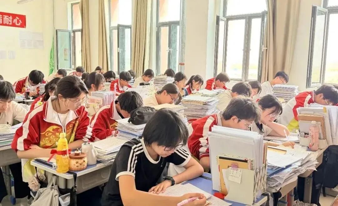 中考倒计时6天!成功中考师生携手战中考-第10张图片-四季读书网