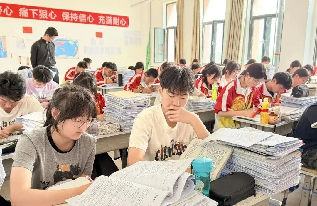 中考倒计时6天!成功中考师生携手战中考-第11张图片-四季读书网