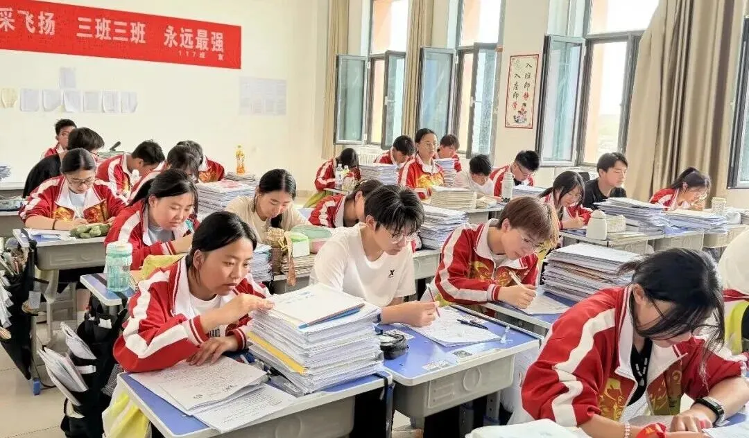 中考倒计时6天!成功中考师生携手战中考-第13张图片-四季读书网
