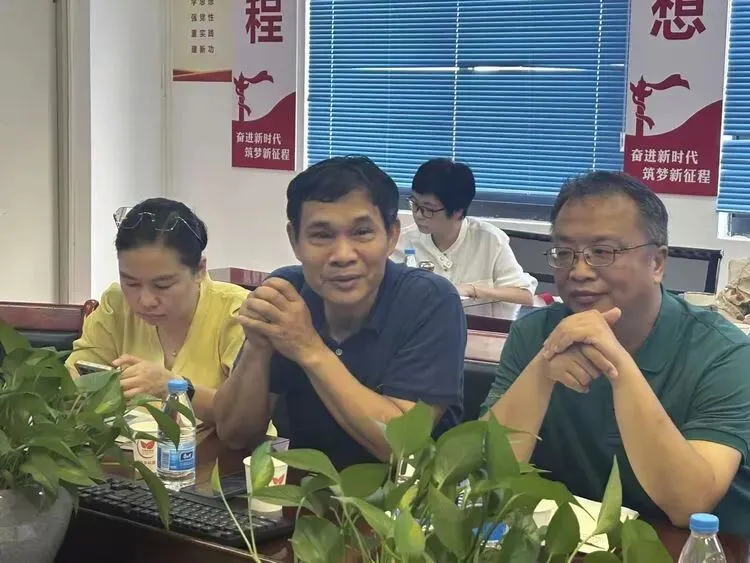聚焦备考强课堂 把脉支招迎中考 —— 琼海市教育研究培训中心教研员走进大路中学开展备考教学工作-第12张图片-四季读书网
