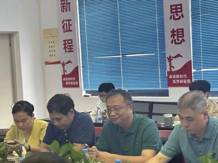 聚焦备考强课堂 把脉支招迎中考 —— 琼海市教育研究培训中心教研员走进大路中学开展备考教学工作-第13张图片-四季读书网