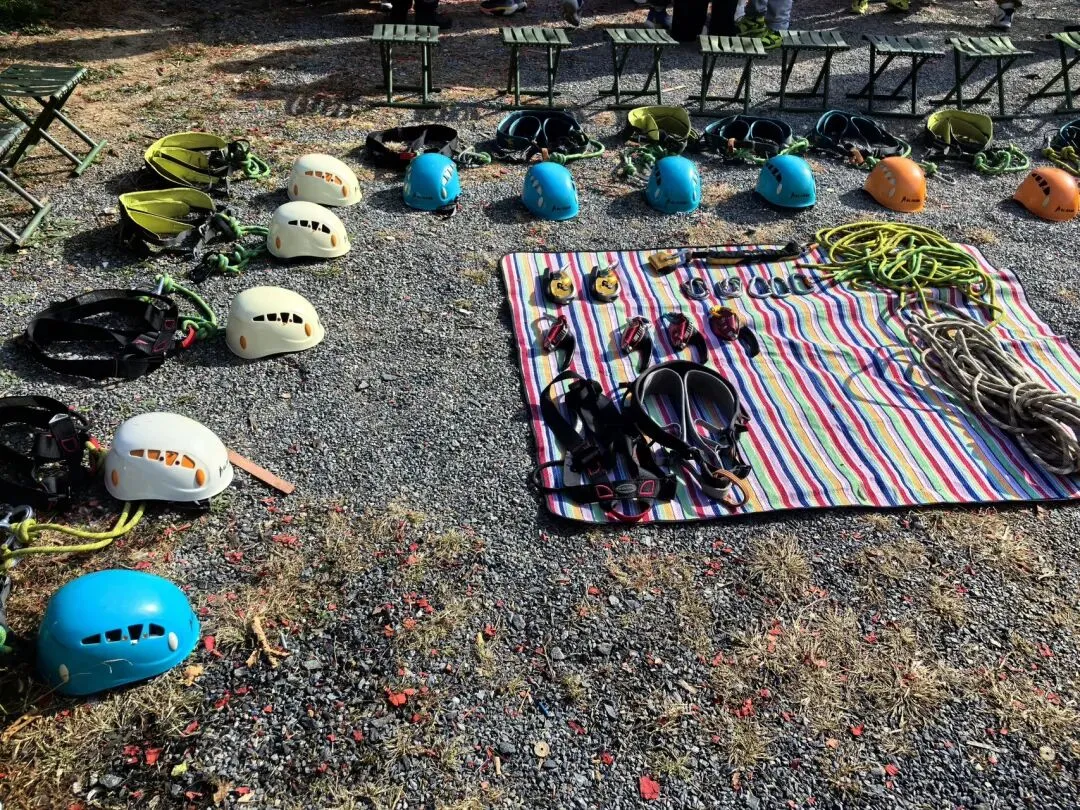 【中考假单日研学】荒野生存|高空崖降+户外取火+户外包扎+户外结绳+净化水源+意志的磨炼+勇气的挑战+户外野餐-第15张图片-四季读书网 【中考假单日研学】荒野生存|高空崖降+户外取火+户外包扎+户外结绳+净化水源+意志的磨炼+勇气的挑战+户外野餐-第15张图片-四季读书网