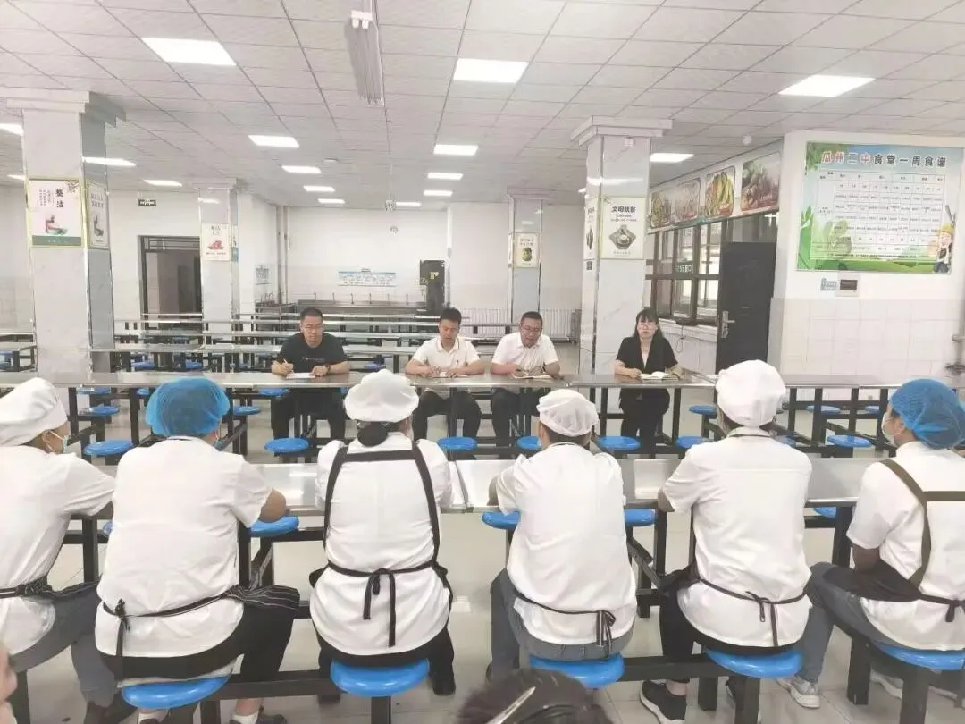 严筑食安防线 护航中考征程——瓜州二中全力筑牢中考餐饮安全保障屏障-第2张图片-四季读书网 严筑食安防线 护航中考征程——瓜州二中全力筑牢中考餐饮安全保障屏障-第2张图片-四季读书网