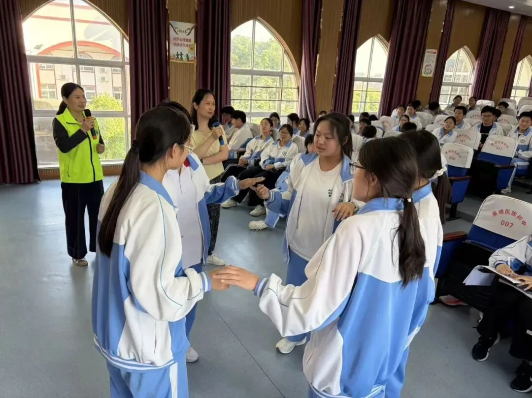 科学调整心态 从容迎战中考——考前心理团辅走进高邮市菱塘回族乡民族初级中学-第3张图片-四季读书网 科学调整心态 从容迎战中考——考前心理团辅走进高邮市菱塘回族乡民族初级中学-第3张图片-四季读书网