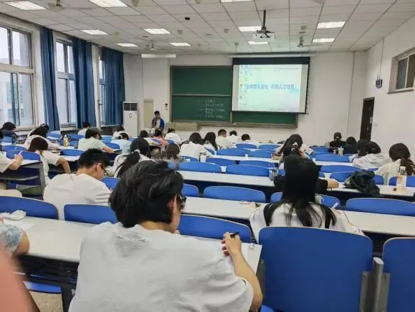 校院联动聚力备考,全真模考蓄力四级 | 校院联合英语四级模拟考试圆满开展-第7张图片-四季读书网 校院联动聚力备考,全真模考蓄力四级 | 校院联合英语四级模拟考试圆满开展-第7张图片-四季读书网