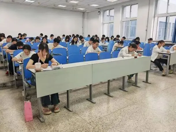 校院联动聚力备考,全真模考蓄力四级 | 校院联合英语四级模拟考试圆满开展-第13张图片-四季读书网 校院联动聚力备考,全真模考蓄力四级 | 校院联合英语四级模拟考试圆满开展-第13张图片-四季读书网