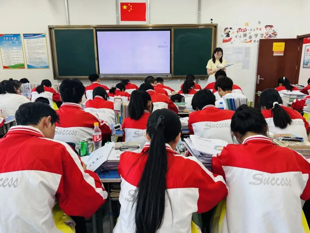 中考倒计时5天,师生同心奋战迎中考-第2张图片-四季读书网 中考倒计时5天,师生同心奋战迎中考-第2张图片-四季读书网