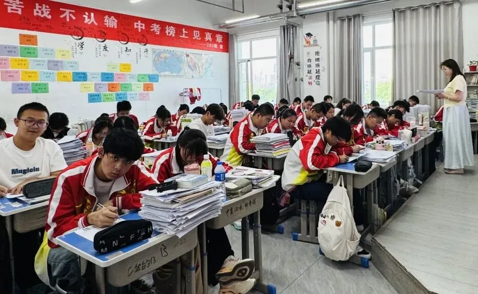 中考倒计时5天,师生同心奋战迎中考-第5张图片-四季读书网 中考倒计时5天,师生同心奋战迎中考-第5张图片-四季读书网