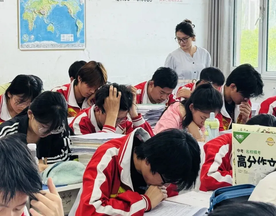 中考倒计时5天,师生同心奋战迎中考-第6张图片-四季读书网 中考倒计时5天,师生同心奋战迎中考-第6张图片-四季读书网