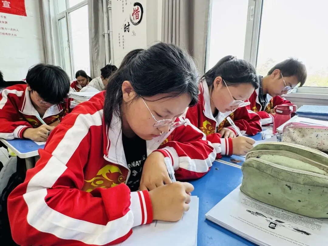 中考倒计时5天,师生同心奋战迎中考-第7张图片-四季读书网 中考倒计时5天,师生同心奋战迎中考-第7张图片-四季读书网