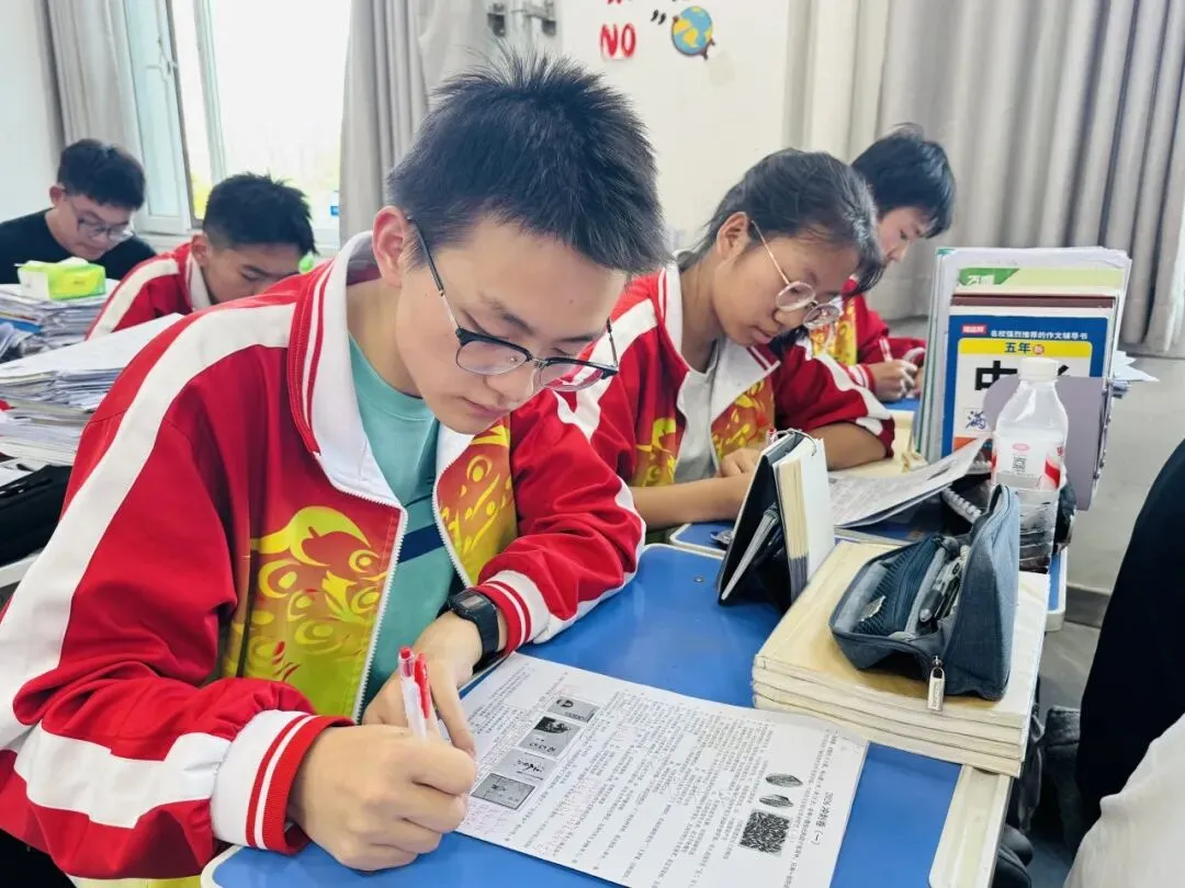 中考倒计时5天,师生同心奋战迎中考-第9张图片-四季读书网 中考倒计时5天,师生同心奋战迎中考-第9张图片-四季读书网