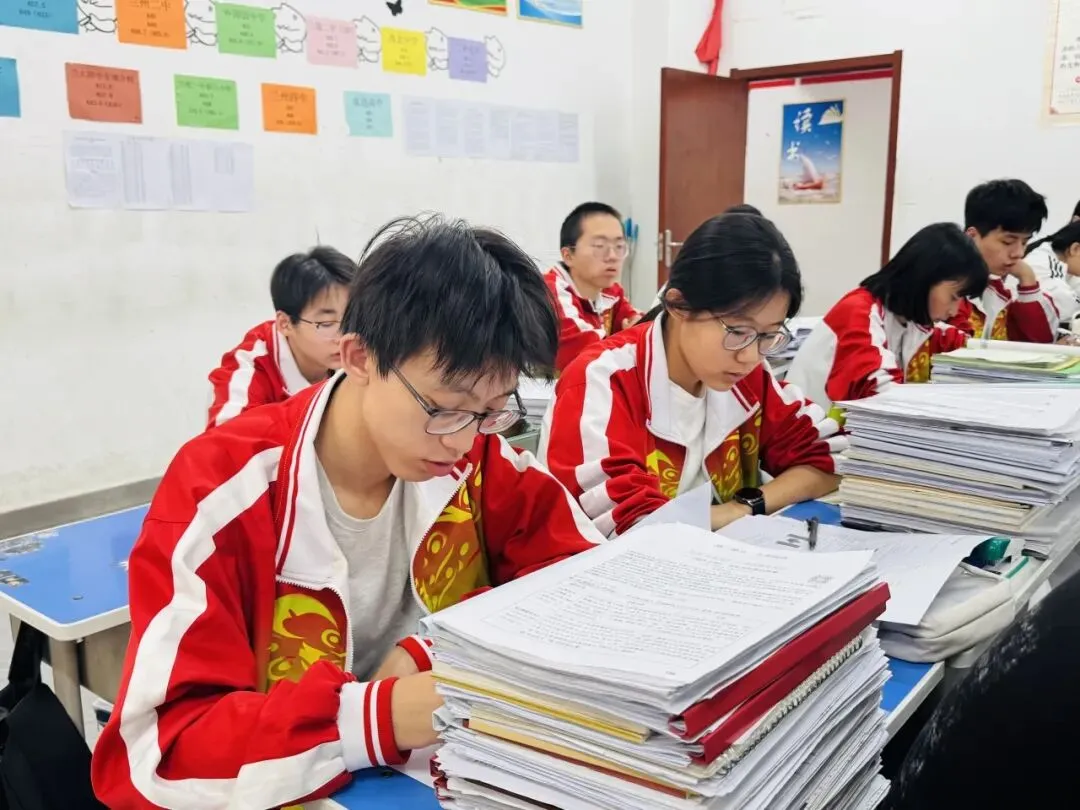 中考倒计时5天,师生同心奋战迎中考-第11张图片-四季读书网 中考倒计时5天,师生同心奋战迎中考-第11张图片-四季读书网