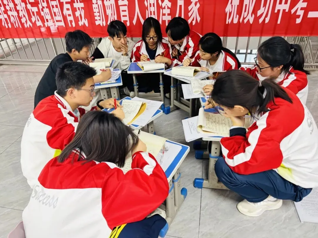 中考倒计时5天,师生同心奋战迎中考-第12张图片-四季读书网 中考倒计时5天,师生同心奋战迎中考-第12张图片-四季读书网