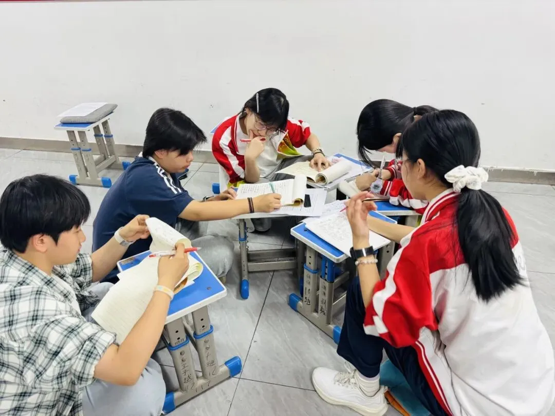 中考倒计时5天,师生同心奋战迎中考-第15张图片-四季读书网 中考倒计时5天,师生同心奋战迎中考-第15张图片-四季读书网