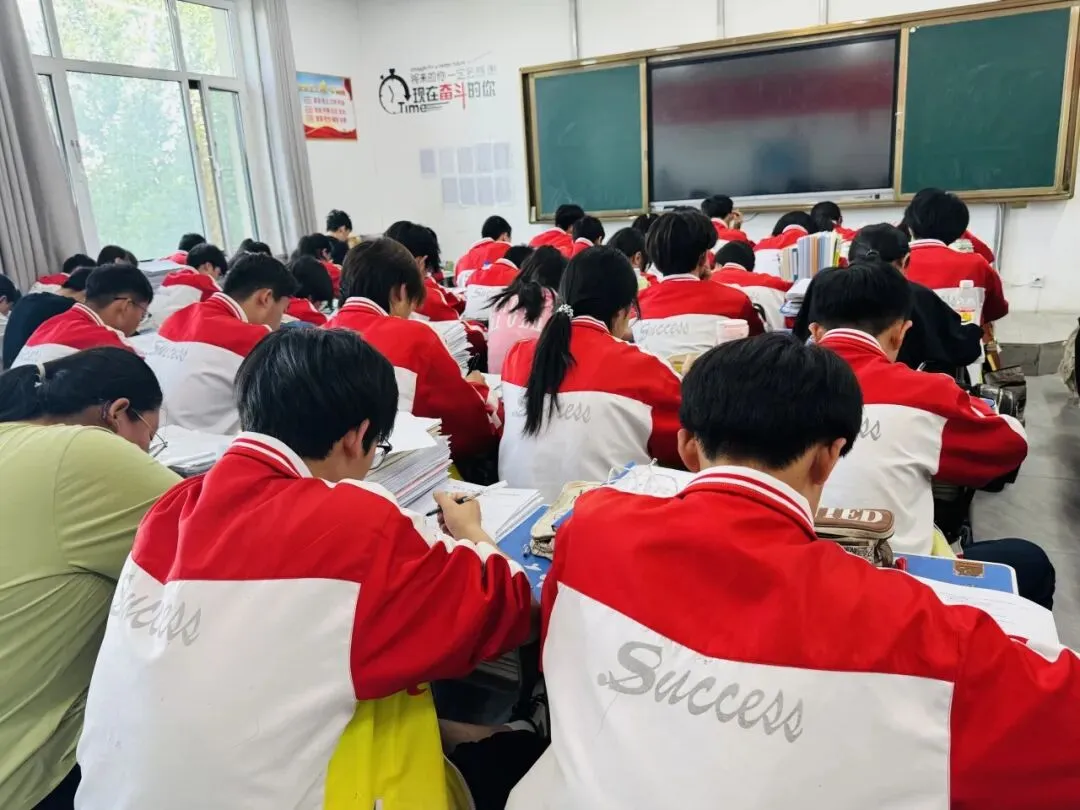 中考倒计时5天,师生同心奋战迎中考-第19张图片-四季读书网 中考倒计时5天,师生同心奋战迎中考-第19张图片-四季读书网