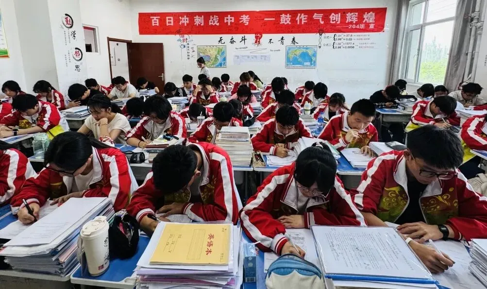 中考倒计时5天,师生同心奋战迎中考-第21张图片-四季读书网 中考倒计时5天,师生同心奋战迎中考-第21张图片-四季读书网