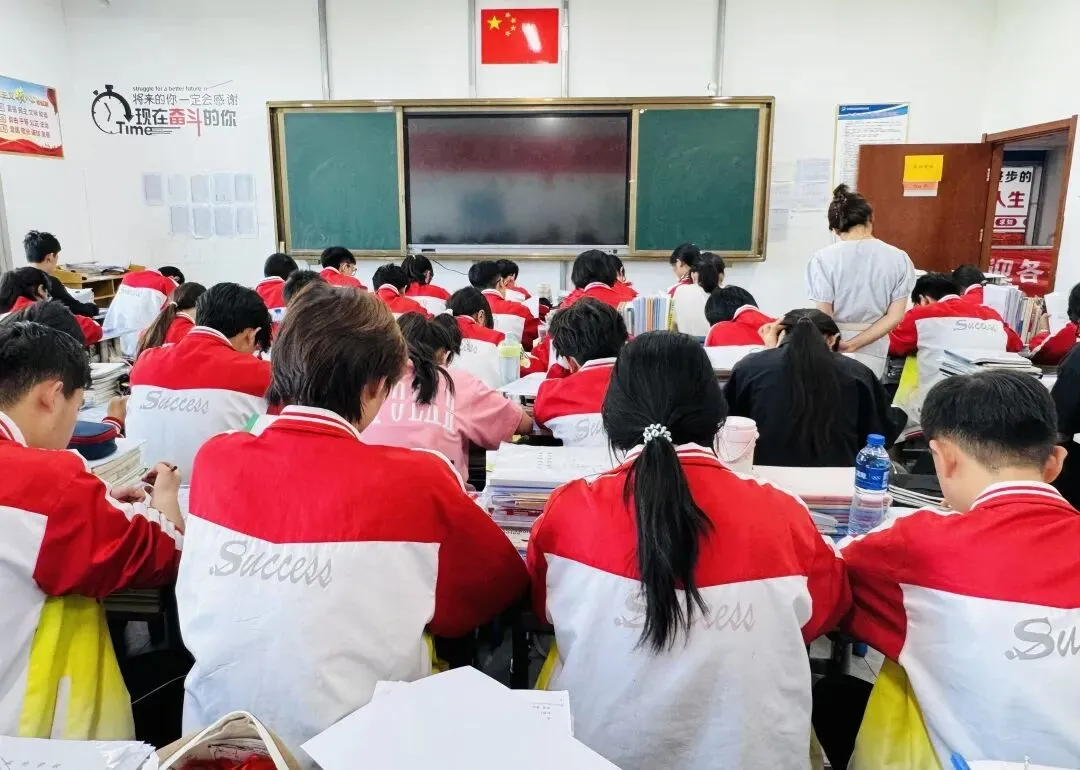 中考倒计时5天,师生同心奋战迎中考-第22张图片-四季读书网 中考倒计时5天,师生同心奋战迎中考-第22张图片-四季读书网