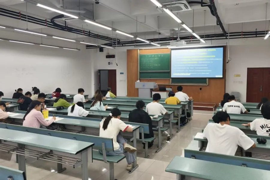 “芯”学风建设 | 模考促提升,实战砺锋芒——信息学院开展英语六级-第4张图片-四季读书网 “芯”学风建设 | 模考促提升,实战砺锋芒——信息学院开展英语六级-第4张图片-四季读书网