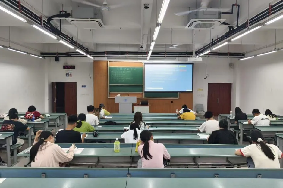 “芯”学风建设 | 模考促提升,实战砺锋芒——信息学院开展英语六级-第5张图片-四季读书网 “芯”学风建设 | 模考促提升,实战砺锋芒——信息学院开展英语六级-第5张图片-四季读书网