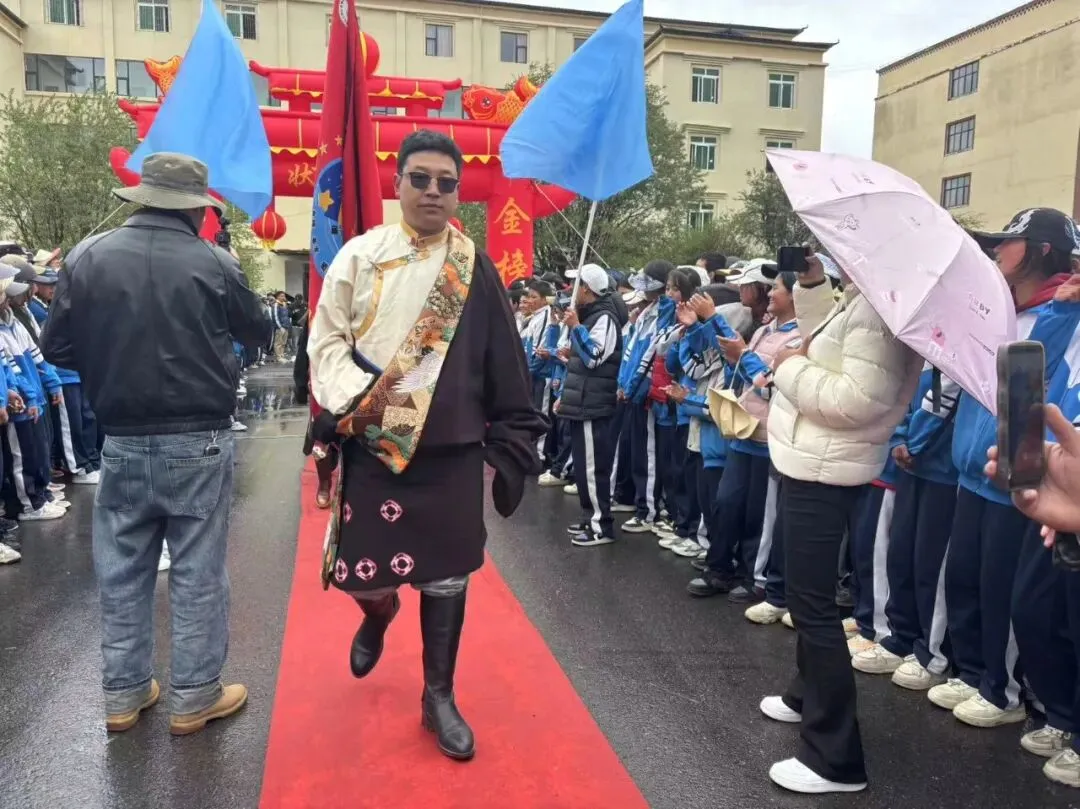 逐梦中考踏成功之门 凝心聚力赴青春征程——马尼干戈初级中学举办“走成功之门”励志助威活动-第5张图片-四季读书网