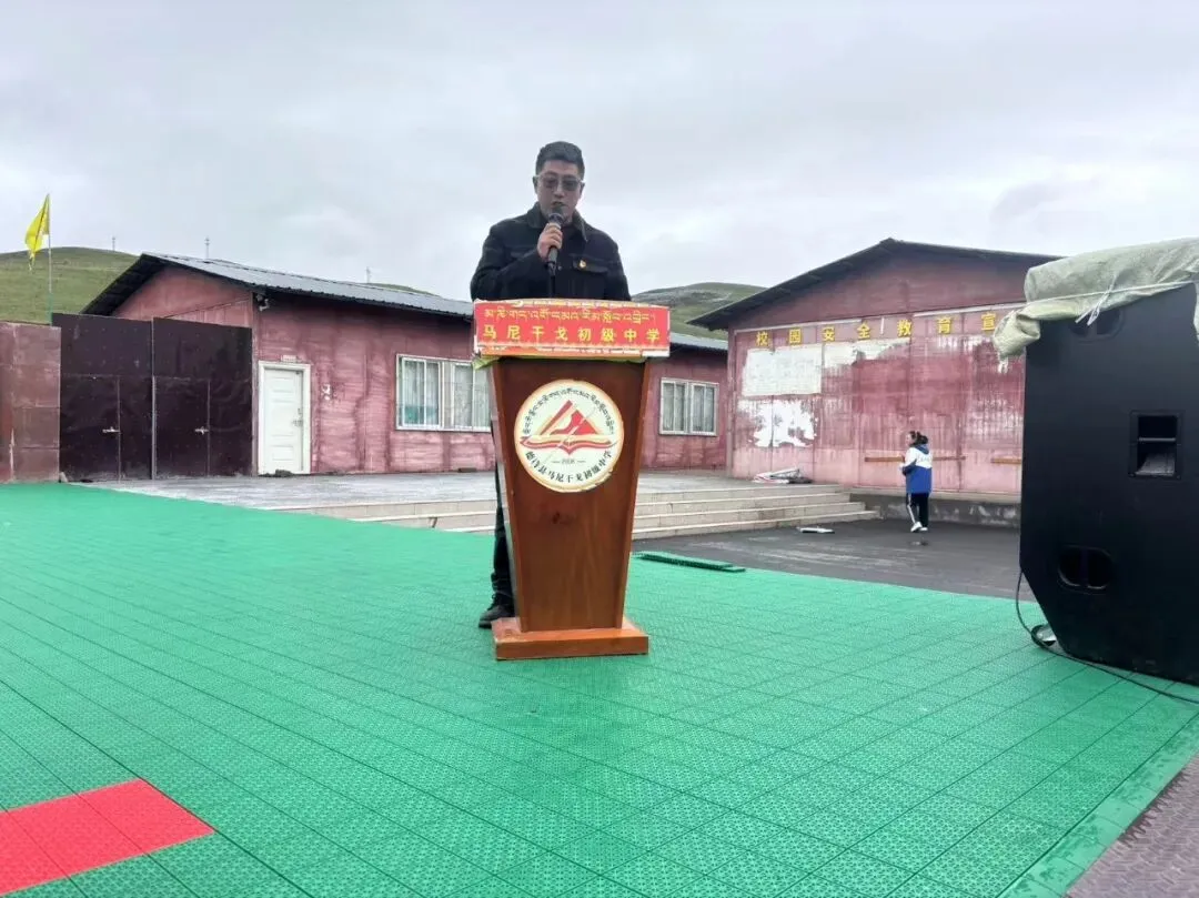 逐梦中考踏成功之门 凝心聚力赴青春征程——马尼干戈初级中学举办“走成功之门”励志助威活动-第14张图片-四季读书网