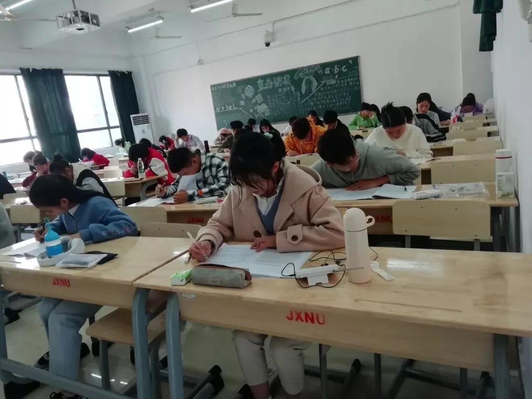 知行驱动 | 政法学院英语四级模拟考试顺利进行-第6张图片-四季读书网