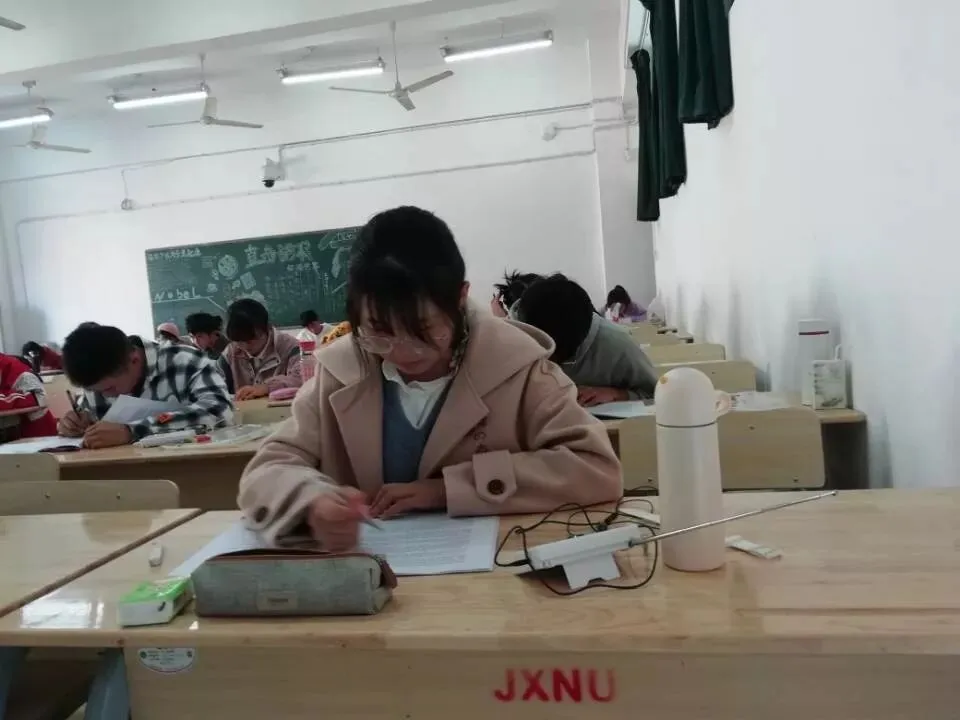 知行驱动 | 政法学院英语四级模拟考试顺利进行-第7张图片-四季读书网