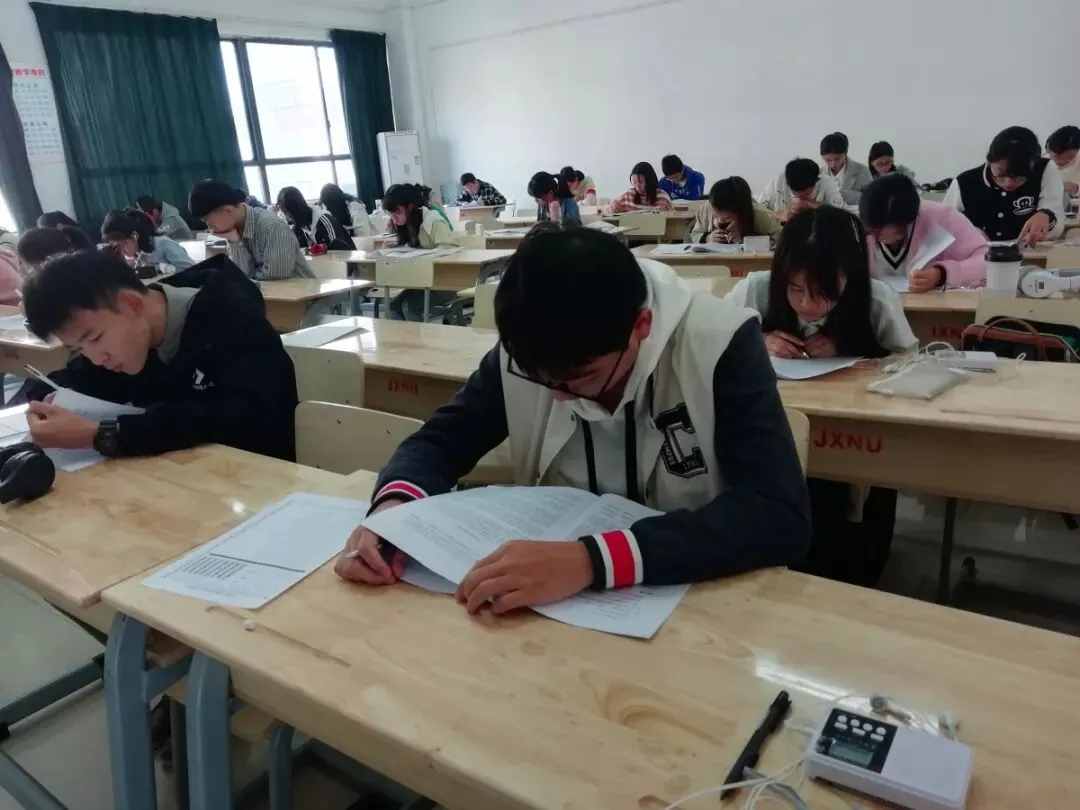 知行驱动 | 政法学院英语四级模拟考试顺利进行-第9张图片-四季读书网
