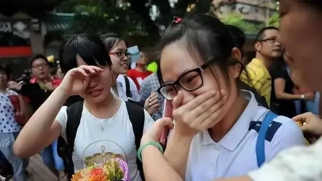 奇人档案:2003年高考试卷被盗案!19岁高三复读生,一念之差一夜之间改写600万考生命运-第3张图片-四季读书网 奇人档案:2003年高考试卷被盗案!19岁高三复读生,一念之差一夜之间改写600万考生命运-第3张图片-四季读书网
