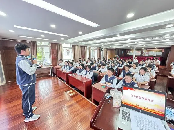 入团立初心 奋楫迎中考——2025学年第二学期仙岩华侨实验学校九年级新团员入团仪式圆满举行-第27张图片-四季读书网 入团立初心 奋楫迎中考——2025学年第二学期仙岩华侨实验学校九年级新团员入团仪式圆满举行-第27张图片-四季读书网