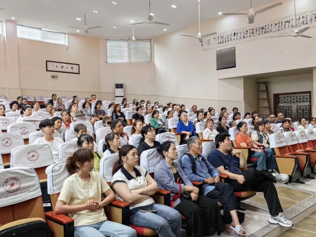 家校同心 护航中考 || 我校召开初三毕业班家长会-第6张图片-四季读书网