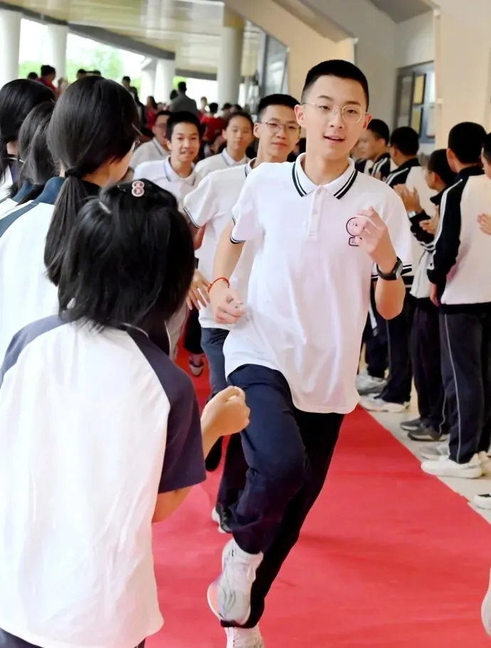 少年可盼,志在凌云|温州二中中考励志主题活动温情启幕,全员聚力为梦想护航-第49张图片-四季读书网