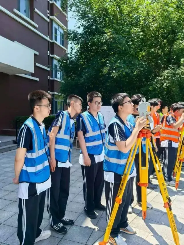 中考后的幸福校园生活-第5张图片-四季读书网