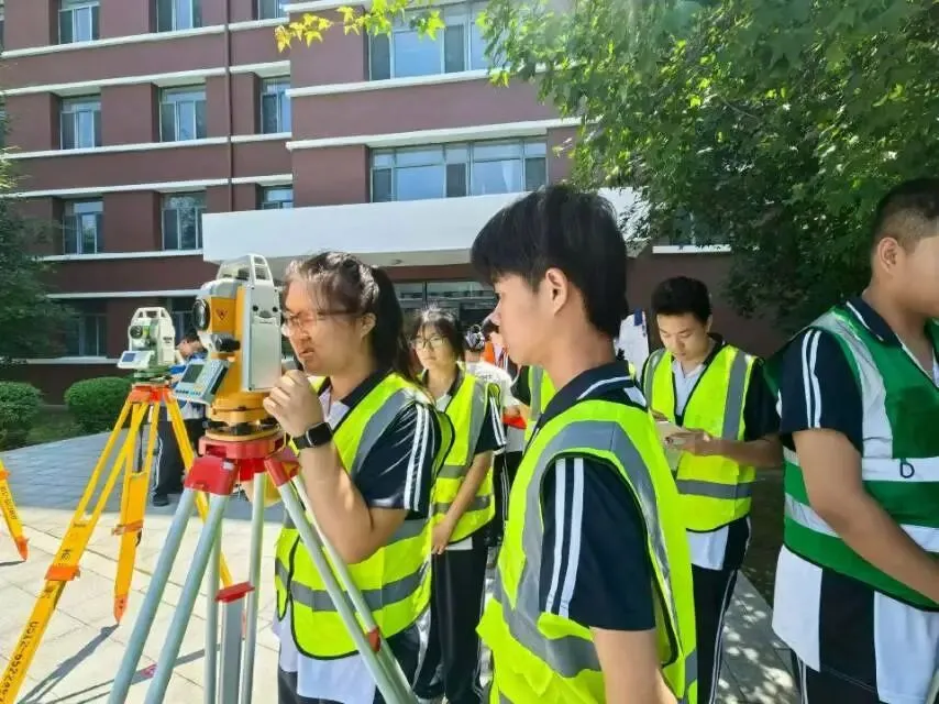 中考后的幸福校园生活-第6张图片-四季读书网