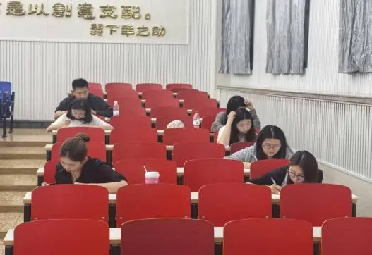 实战模拟,冲刺四级 | 国际商学院团总支英语四级模拟考试圆满结束-第3张图片-四季读书网