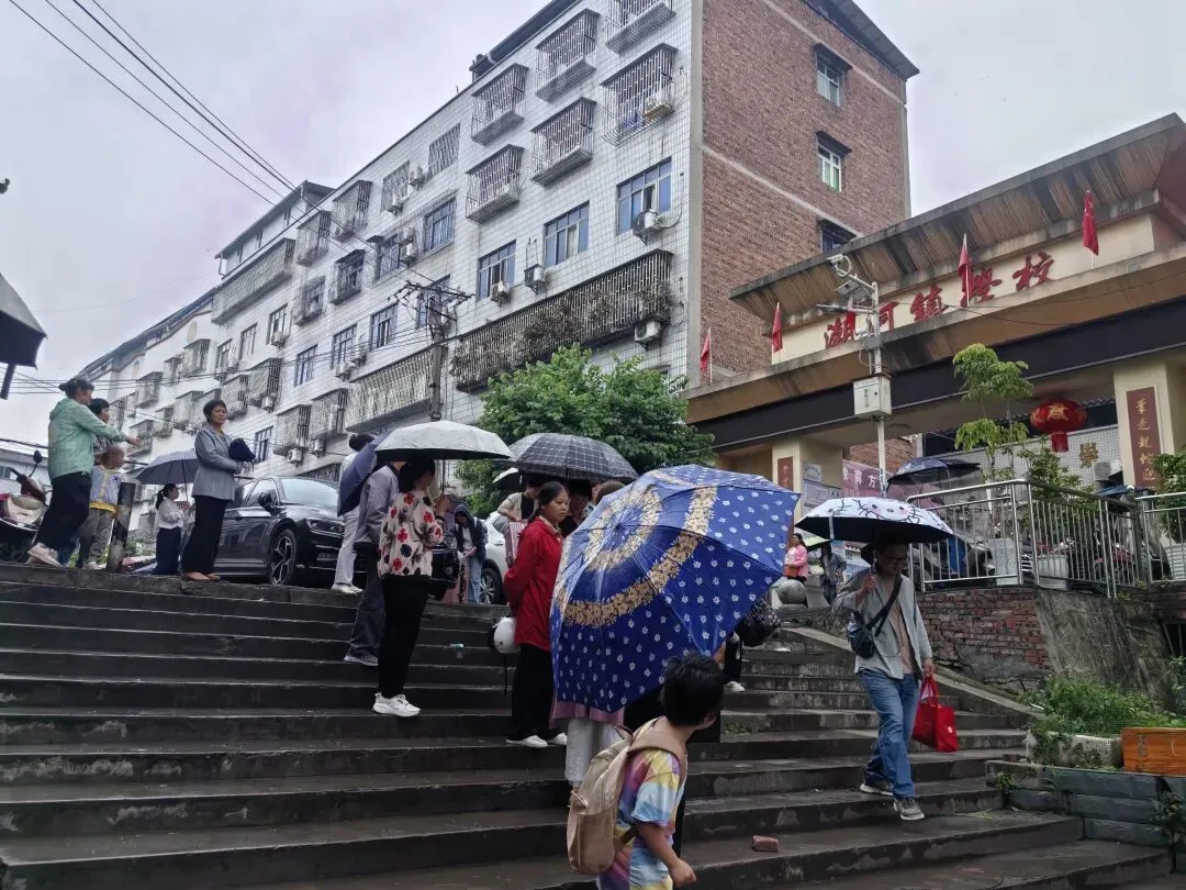 又是一年中考季,潮河镇学校全体中考学子今日出发-第2张图片-四季读书网