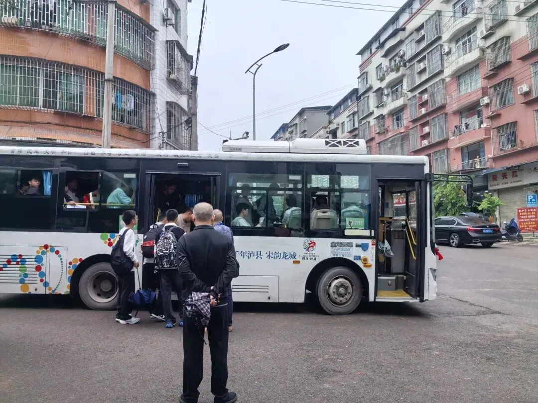 又是一年中考季,潮河镇学校全体中考学子今日出发-第7张图片-四季读书网