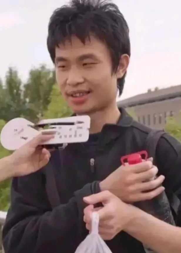 韦东奕,您认为今年高考数学试卷难吗? 昨天下午数学考完,多数考生焉了,脸上露出苦色,说1卷太难了......-第1张图片-四季读书网