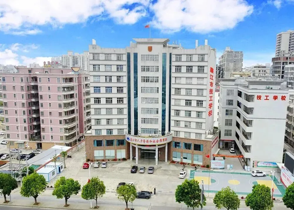 湛江市2025年中考录取分数(附中职学校汇总)-第34张图片-四季读书网